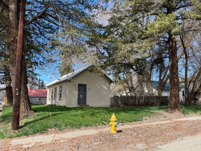 301 N Dennis St in Ellensburg, WA - Building Photo - Building Photo