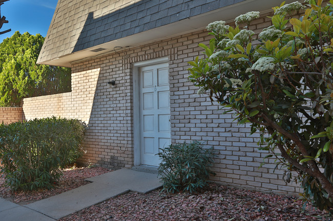 Fairbanks Apartments in El Paso, TX - Building Photo - Building Photo