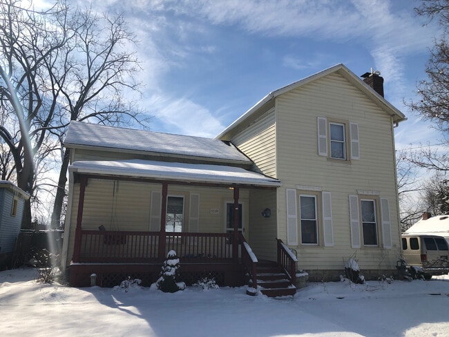 property at 216 W Washington St
