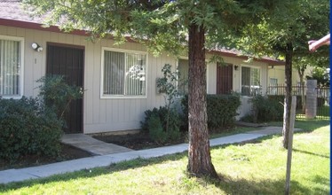 Carrington Square Apartments in Stockton, CA - Building Photo - Building Photo