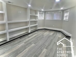 2937 N Fairfield Ave, Unit G in Chicago, IL - Building Photo - Building Photo