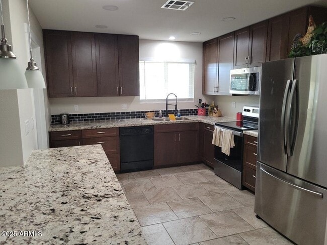 10544 W Cheryl Dr in Sun City, AZ - Foto de edificio - Building Photo