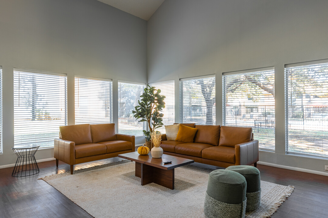 Parkside Apartments in Lubbock, TX - Building Photo