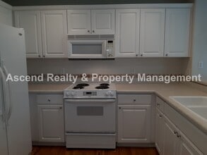 6443 NW Krislynn Terrace in Portland, OR - Building Photo - Building Photo