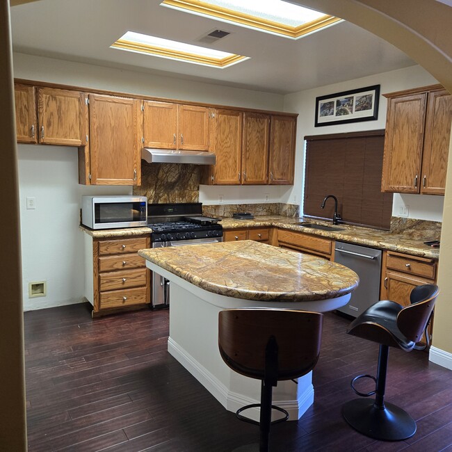 12008 Sandy River Ct in Bakersfield, CA - Building Photo - Building Photo