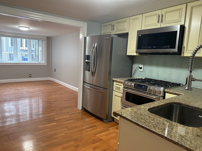 23 Ward St, Unit 1 in Boston, MA - Building Photo - Building Photo