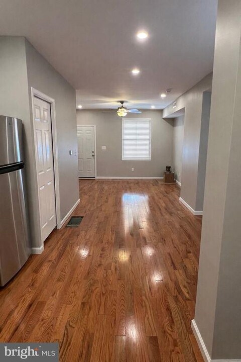 3186 Agate St in Philadelphia, PA - Building Photo