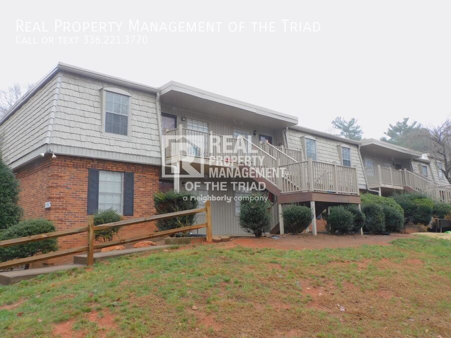 3826 Country Club Rd in Winston-Salem, NC - Building Photo