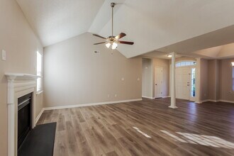 4020 River Falls Dr in Lowell, NC - Building Photo - Building Photo