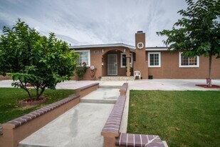 11252 S Euclid St in Garden Grove, CA - Building Photo