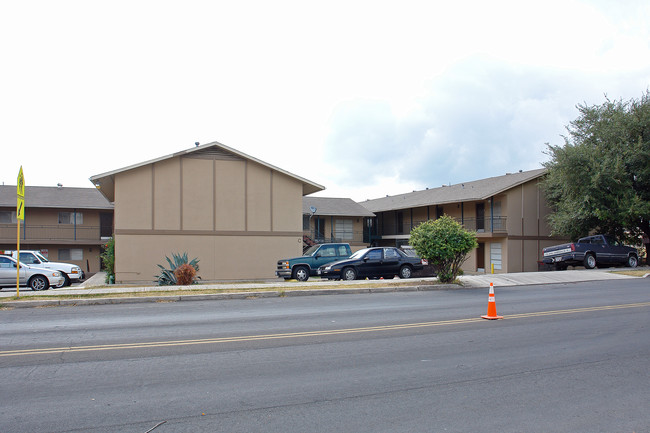 Kerrybrook Apartments in San Antonio, TX - Foto de edificio - Building Photo