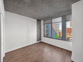 167 N Desplaines St, Unit 1215 in Chicago, IL - Building Photo - Building Photo