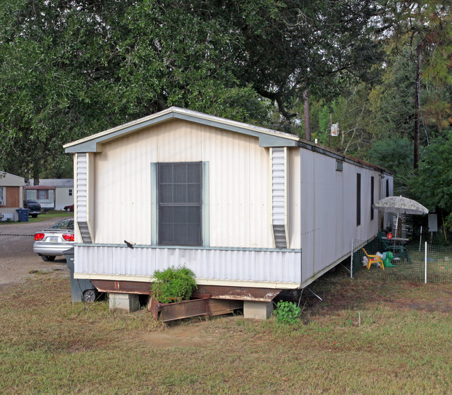 10515 Hwy 613 in Moss Point, MS - Building Photo - Building Photo