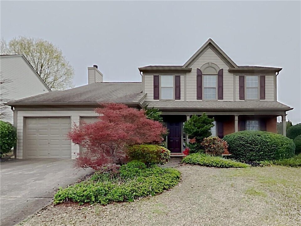 3930 Lake Lanier Dr NW in Duluth, GA - Building Photo