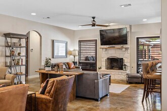 504 E Travis St in Fredericksburg, TX - Building Photo - Building Photo