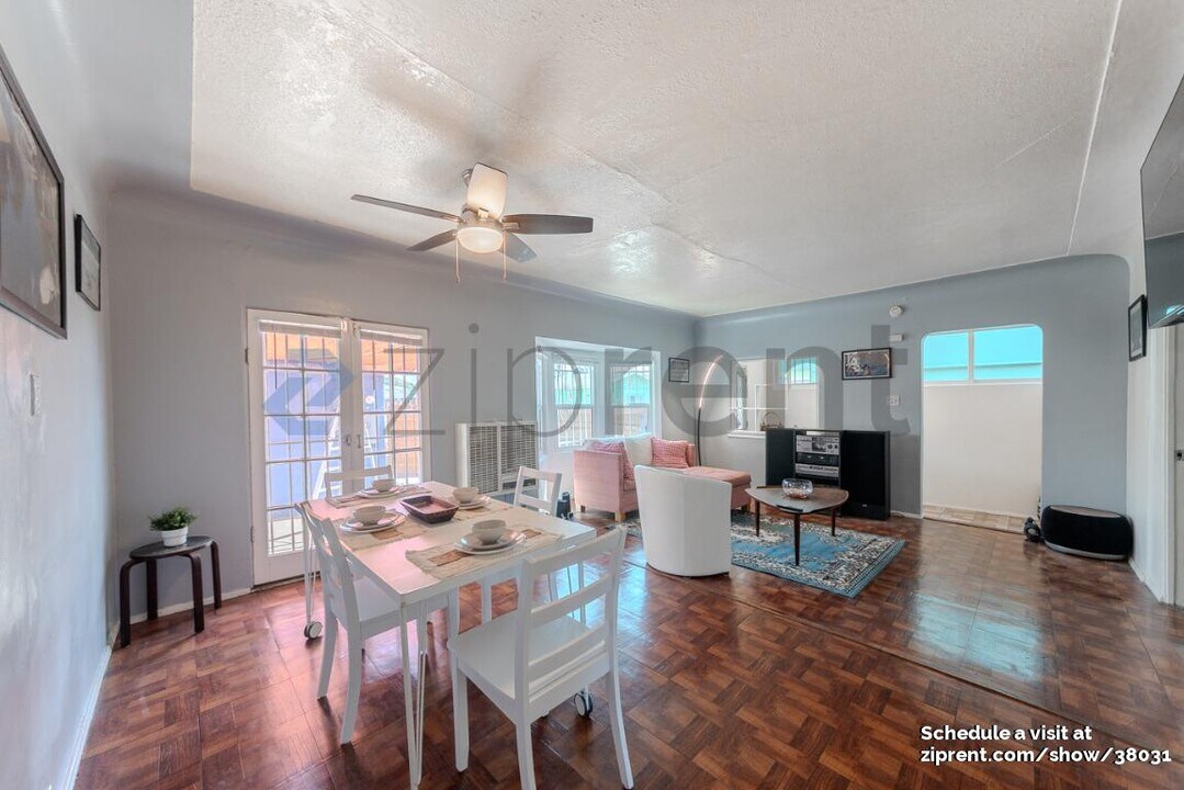 8703 Baring Cross St in Los Angeles, CA - Building Photo