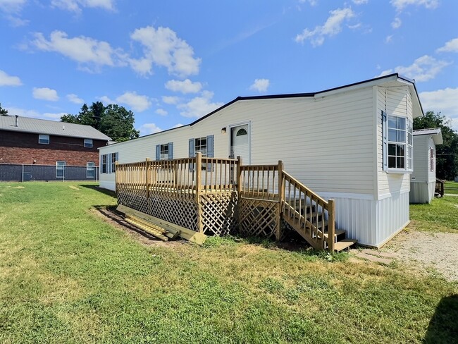 1002 Libby Lane in Barboursville, WV - Building Photo - Building Photo