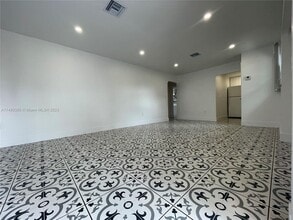 18447 NE 1st Ave-Unit -1 in Miami, FL - Building Photo - Building Photo