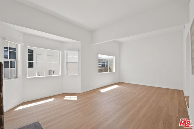 2619 Carmona Ave in Los Angeles, CA - Building Photo - Building Photo