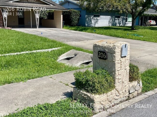 206 Robin Rd in Altamonte Springs, FL - Building Photo - Building Photo