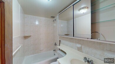 317 W 107th St in New York, NY - Building Photo - Building Photo