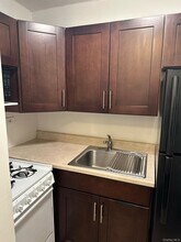 150-38 Union Tpke in Queens, NY - Building Photo - Building Photo