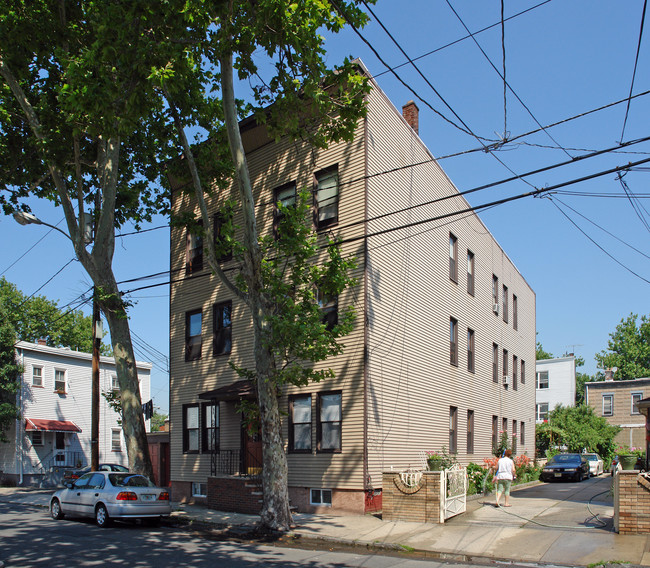 16 Garrison St in Newark, NJ - Building Photo - Building Photo