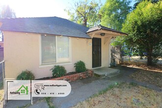 1443 Diamond St in Anderson, CA - Building Photo - Building Photo