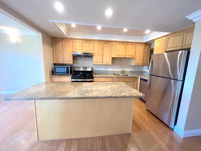 100 Cliff Dr in Laguna Beach, CA - Building Photo - Building Photo