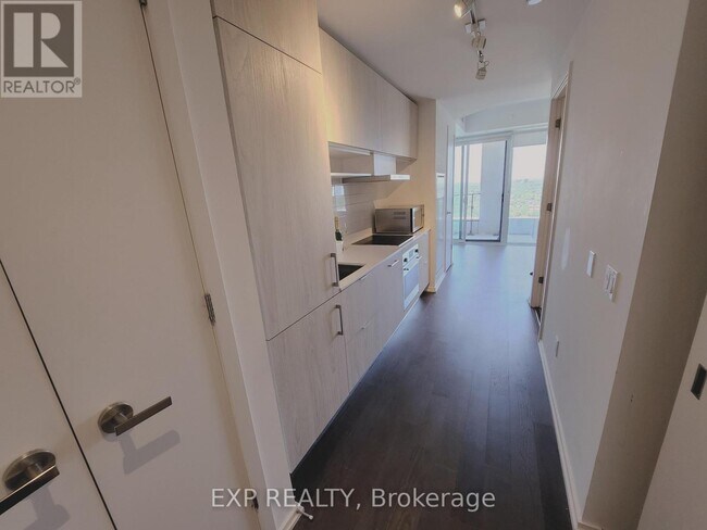 5-3115 Soudan Ave in Toronto, ON - Building Photo - Building Photo