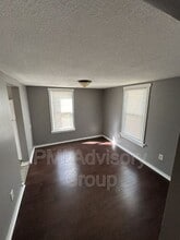 323 1/2 SW Lindenwood Ave in Topeka, KS - Building Photo - Building Photo