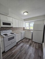 White Horse Gardens in Hamilton, NJ - Building Photo