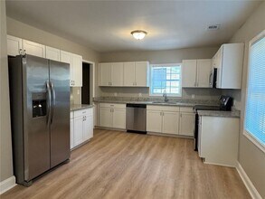 1431 Lorenzo Dr SW in Atlanta, GA - Building Photo - Building Photo