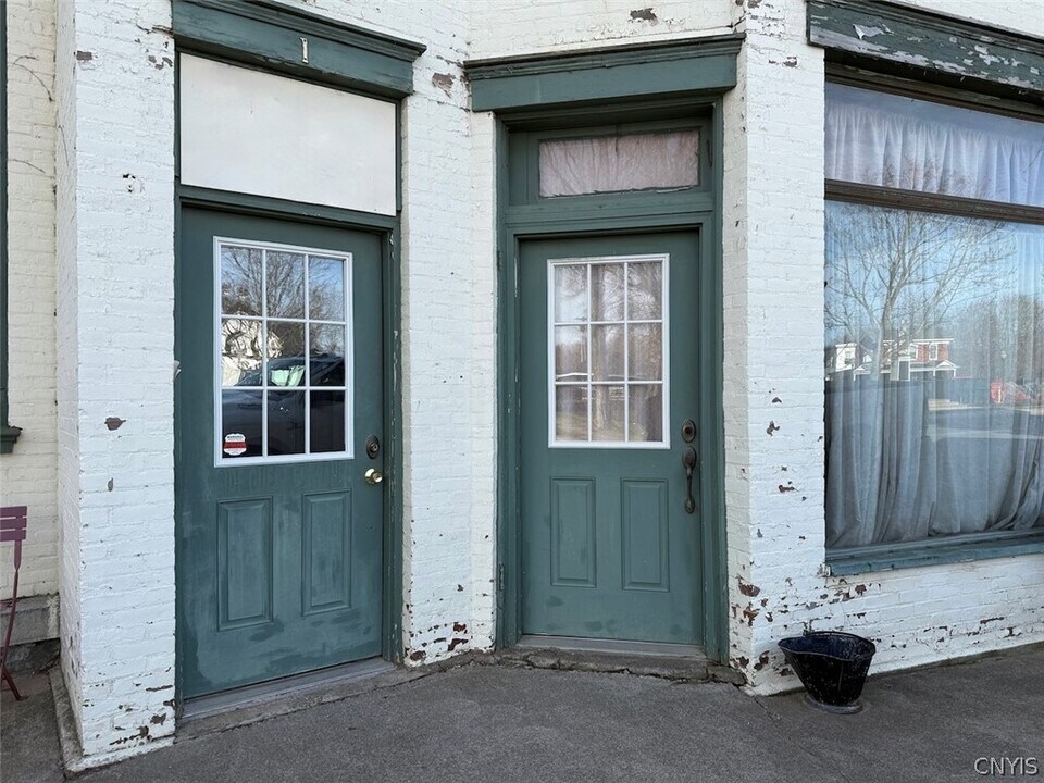 1 S Jefferson St in Pulaski, NY - Building Photo