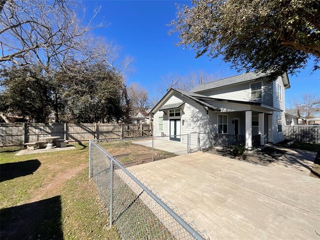 2911 E 5th St. in Austin, TX - Building Photo - Building Photo