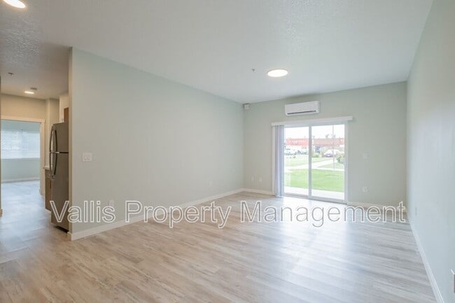 13001 S Crompton Lane in Molalla, OR - Building Photo - Building Photo