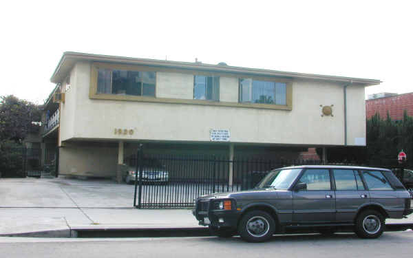 1930 N Bronson Ave in Los Angeles, CA - Building Photo - Building Photo