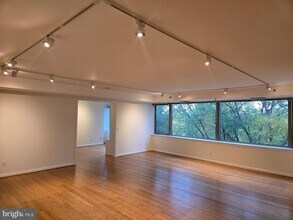 5450 Whitley Park Terrace in Bethesda, MD - Building Photo - Building Photo