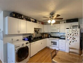 40 Clifton St, Unit 21 in Cambridge, MA - Foto de edificio - Building Photo