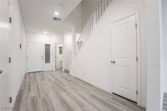 5905 Becklow Gdns Ave in Las Vegas, NV - Building Photo - Building Photo