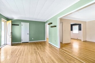 1510 Crescent Dr in Elizabeth City, NC - Building Photo - Building Photo