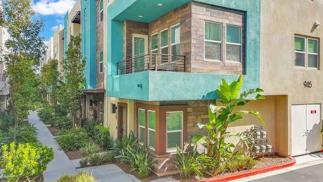 945 E Mason Ln in Anaheim, CA - Building Photo - Building Photo