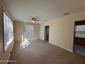 1761 Lilly Rd E in Jacksonville, FL - Foto de edificio - Building Photo