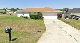 12194 SE 101st Ct in Belleview, FL - Building Photo