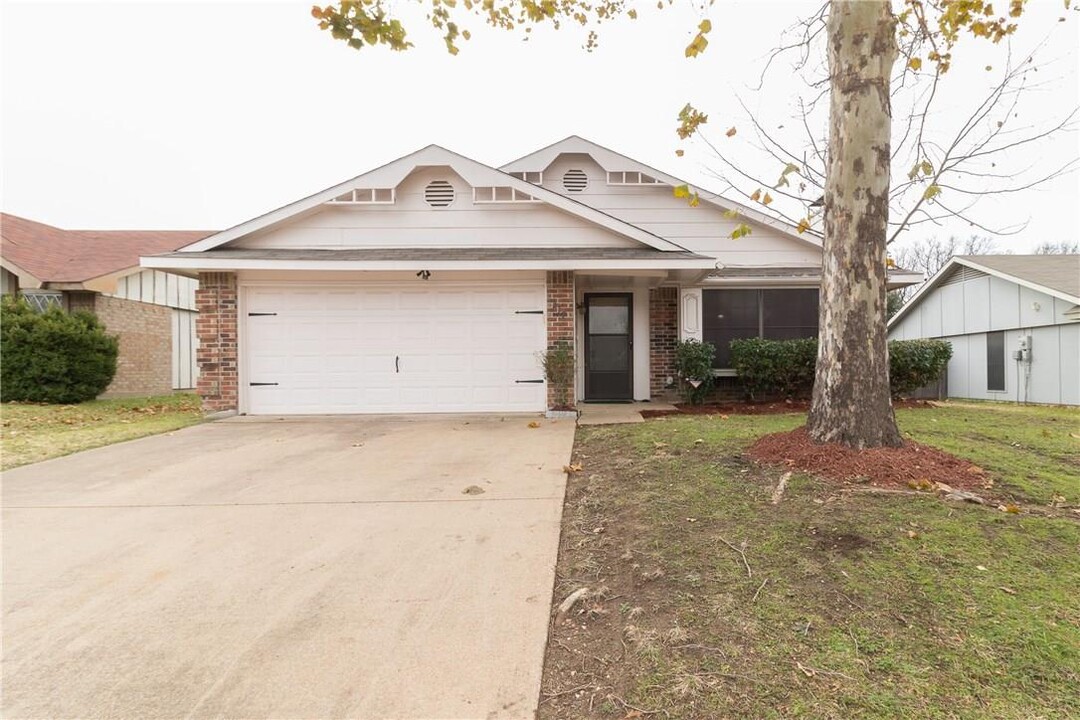 217 Chasmier Way in Fort Worth, TX - Building Photo