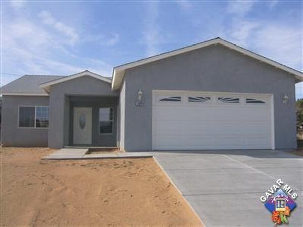 21609 Bancroft Dr in California City, CA - Building Photo