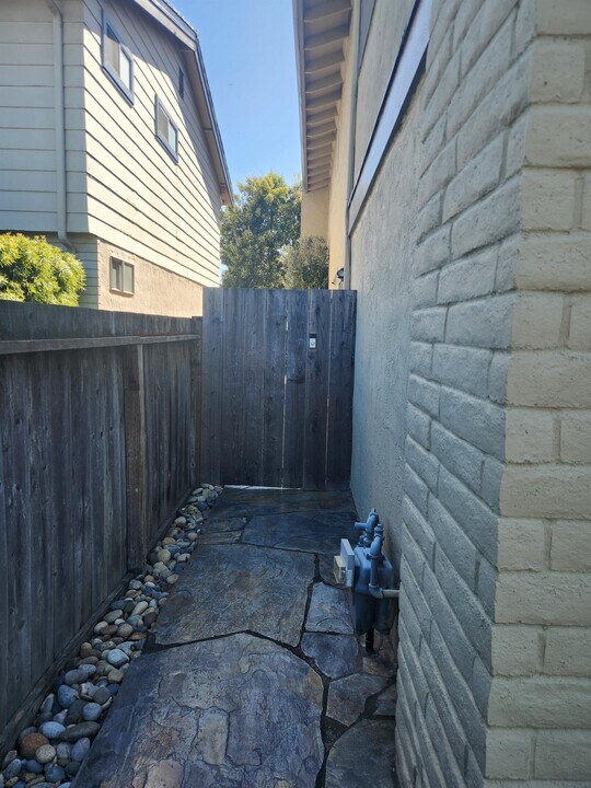 807 Taurus Dr in Foster City, CA - Building Photo