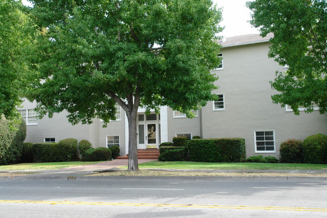 600 El Camino Real in Burlingame, CA - Building Photo