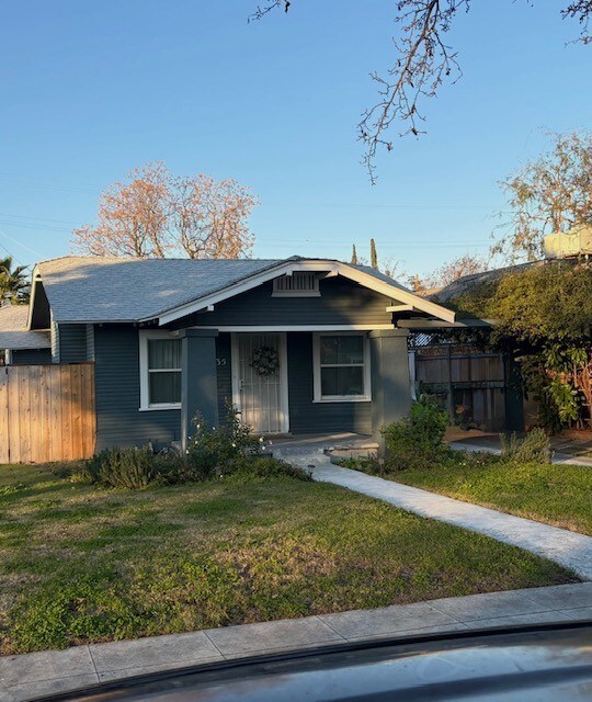 435 E Yale Ave in Fresno, CA - Foto de edificio - Building Photo