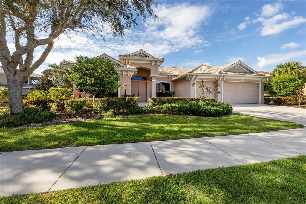 15007 Sundial Pl in Lakewood Ranch, FL - Foto de edificio